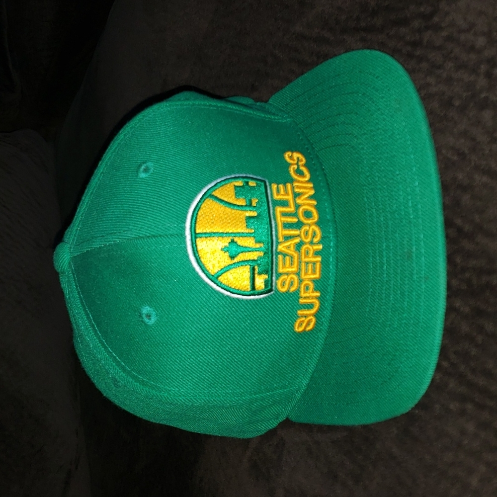 SEATTLE SUPERSONICS SNAP BACK